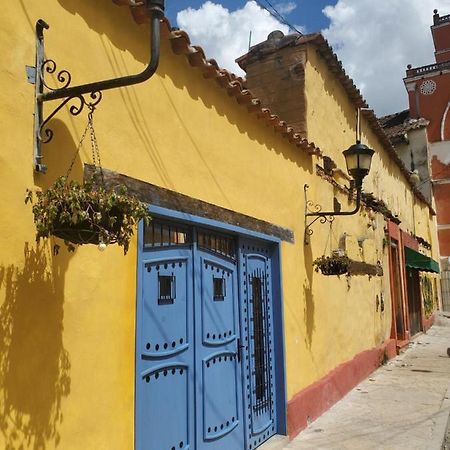 Отель Casa Carmen Сан-Кристобаль-де-Ла-Касас Экстерьер фото
