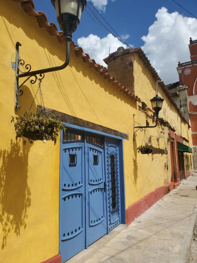Отель Casa Carmen Сан-Кристобаль-де-Ла-Касас Экстерьер фото